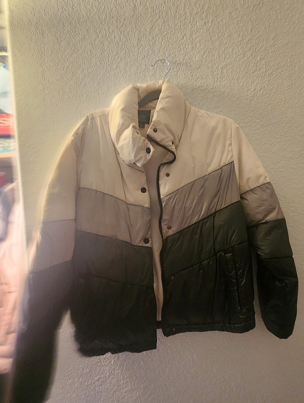 Large wild fable Women's Colorblock Puffer Jacket in Cream, Gray & Black